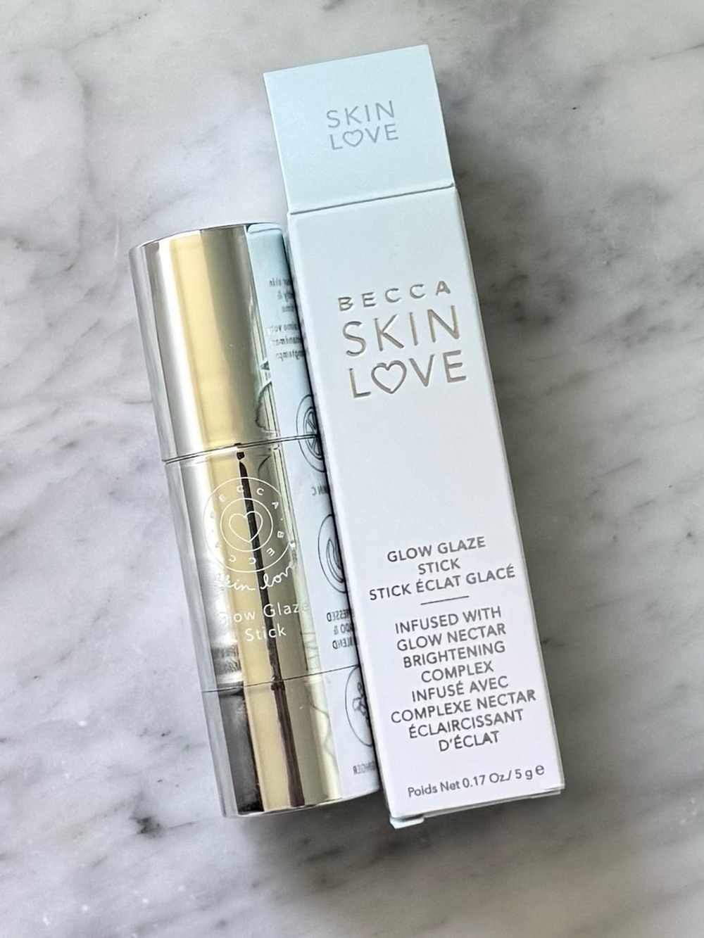 New in box BECCA
SKIN LOVE GLOW GLAZE STICK ✨